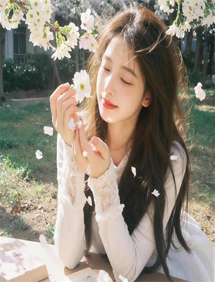 文化分析：《女人四十一枝花》中的导演的艺术风格与视觉语言 理解作品的时代背景与文化语境